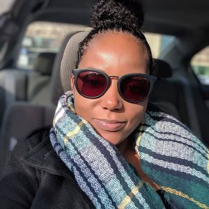 Meet your Posher, Denaja